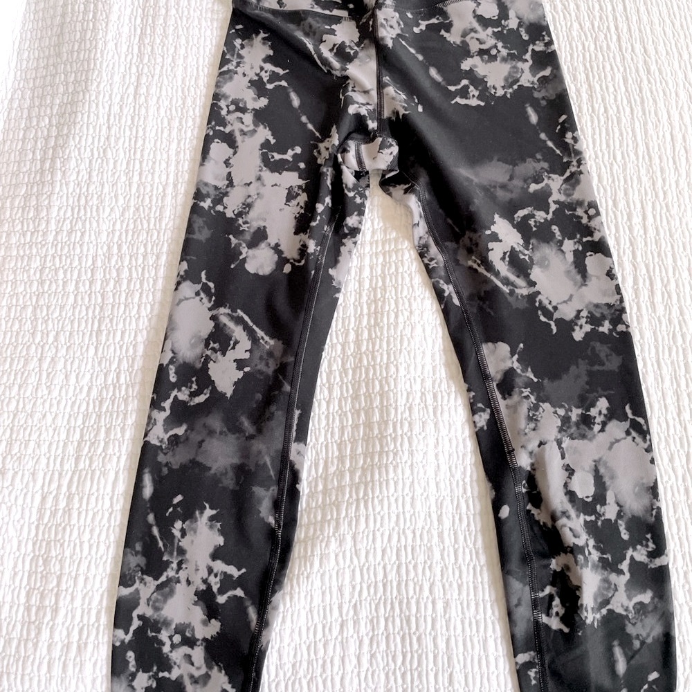 Woman’s Athletic Yoga Pants by Marika. Black and Gray Leggings size M.  NWOT.